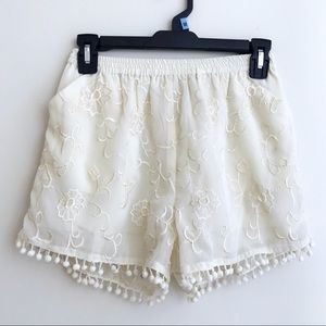 Ivory embroidery lace Shorts